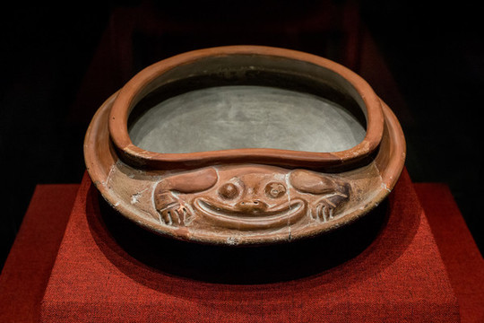 新石器時代蛙紋陶釜