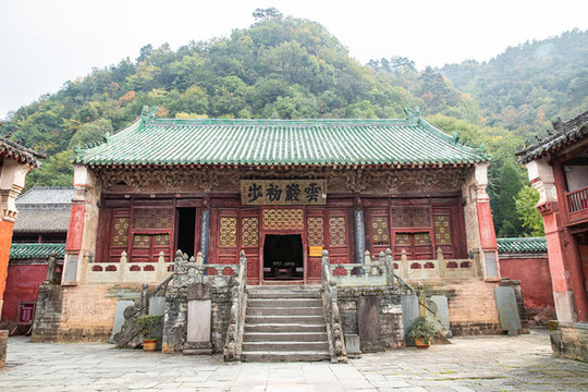 武當(dāng)山太子坡復(fù)真觀云巖初步