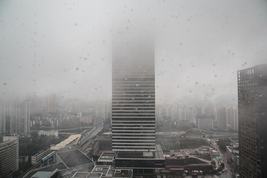 勒是霧都