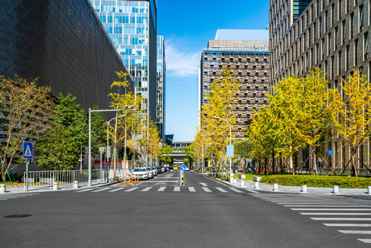 寧波東部新現(xiàn)代建筑街道摩天大樓