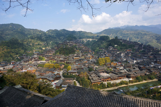 遠(yuǎn)眺西江千戶苗寨