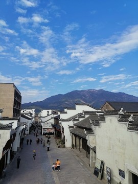古鎮(zhèn)遠眺