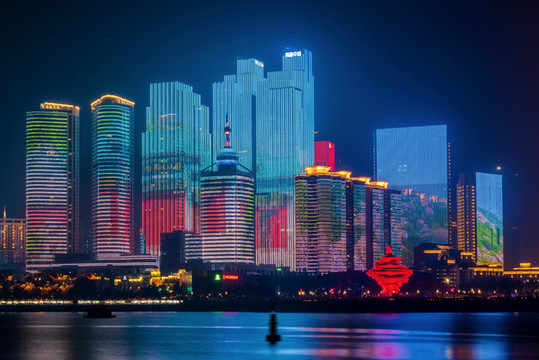 山東省青島市海濱建筑群夜景