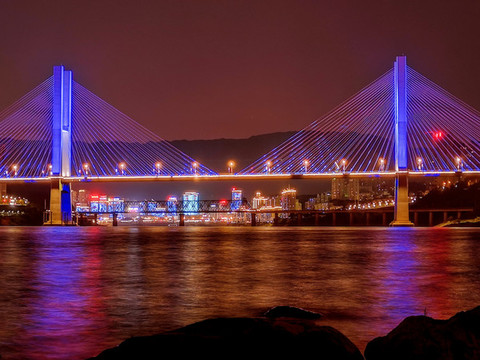 城市斜拉橋夜景