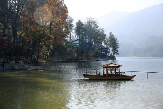 紅寺湖