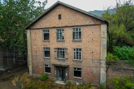 北京王平煤礦廢棄建筑廠房生活區(qū)