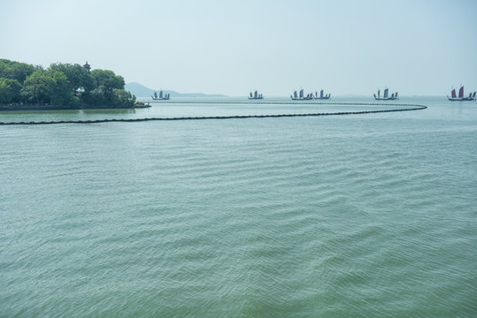 無錫黿頭渚太湖風光與帆船遠景
