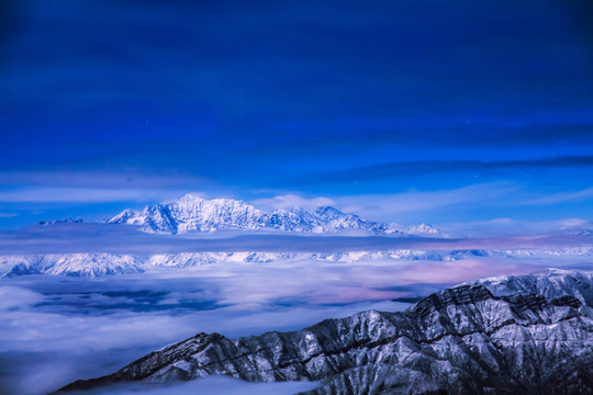 貢嘎牛背山
