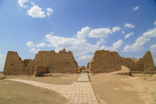 新疆吐魯番交河故城東北佛寺