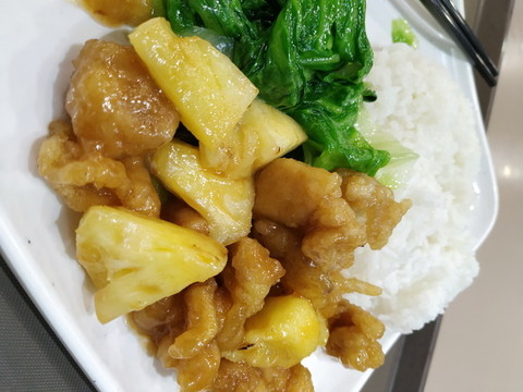 香菠咕嚕雞球飯