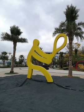 抽象網(wǎng)球雕塑