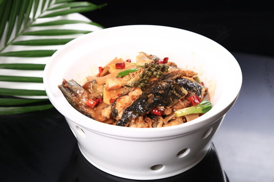 酸筍炆大魚頭