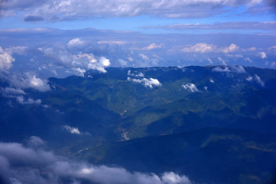 螺髻山高原湖泊森林風(fēng)光