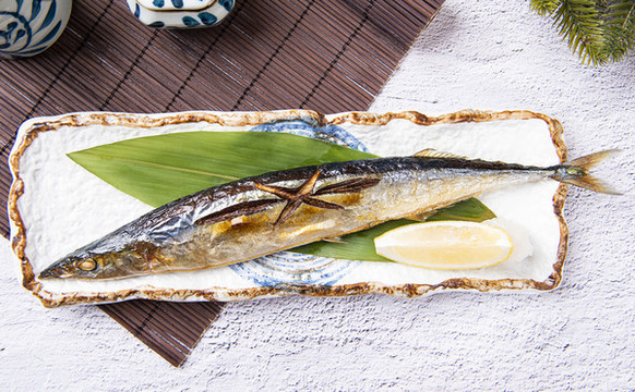 日料香煎秋刀魚
