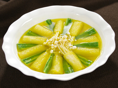 黃湯竹笙釀金針菇