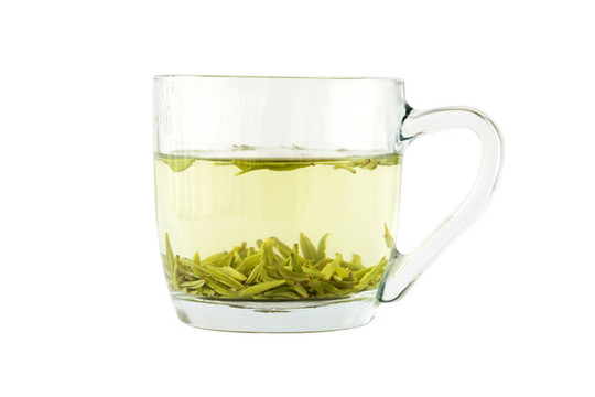 隴南龍井清亮的淡綠色茶湯