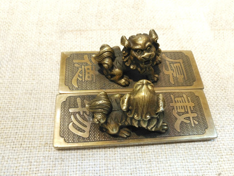 一對銅獅子
