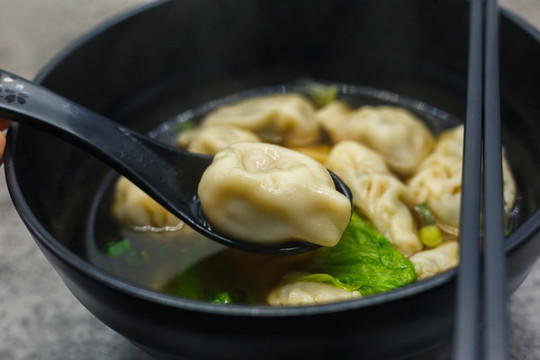高湯水餃