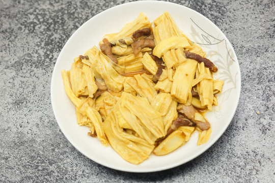 腐竹炒肉絲