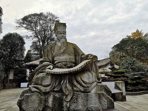 揚(yáng)雄塑像