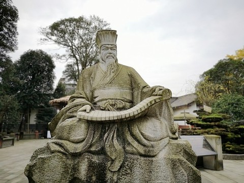 揚(yáng)雄塑像