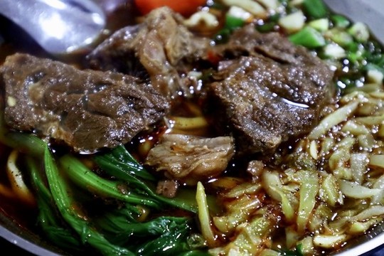 臺灣美食紅燒牛肉面