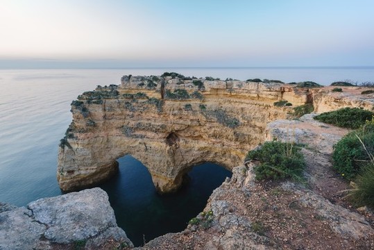 葡萄牙南部阿爾加維海岸心形懸崖