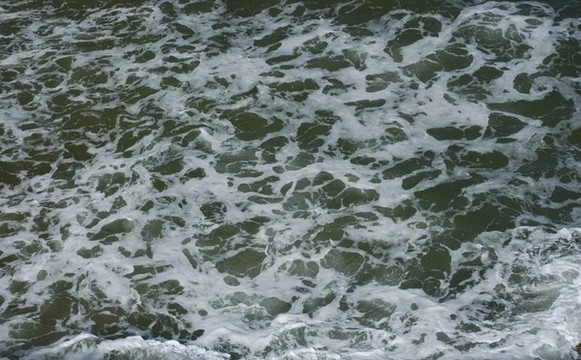 沙灘海浪近景