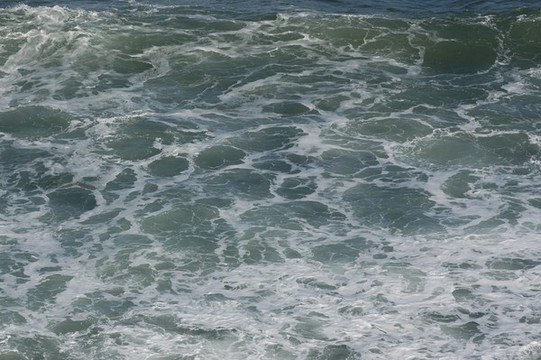 沙灘海浪近景