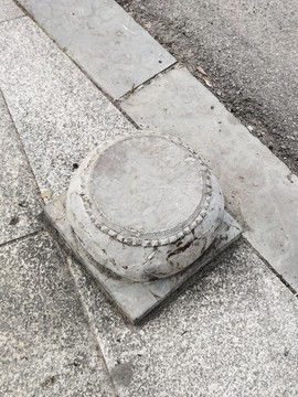 石凳