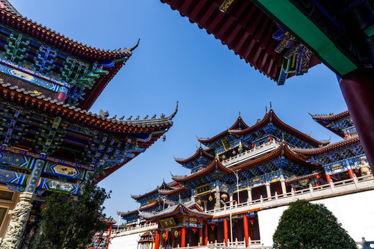 雄偉廟堂