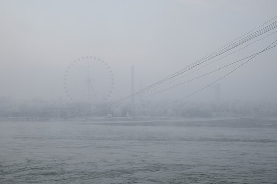 伊犁河