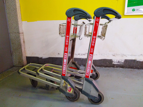 機(jī)場手推車