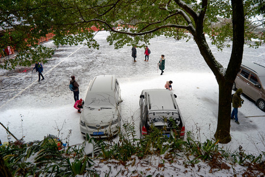 雪地停車場