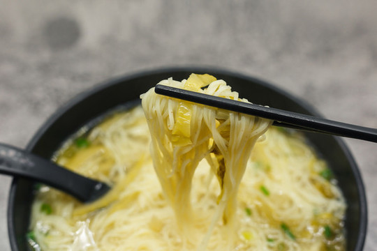 酸菜蝦仔竹升面