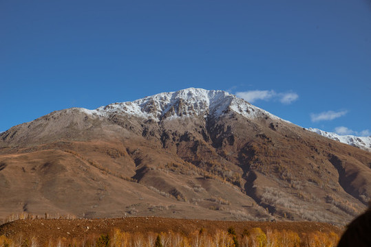 禾木雪山