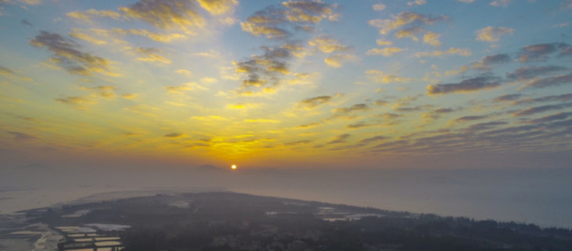 海上日出