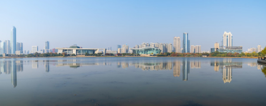 武漢月湖公園深秋風(fēng)光