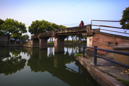 車何渡村聽泉橋