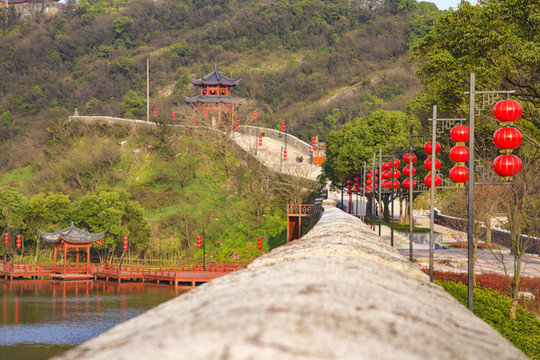 招財(cái)進(jìn)寶