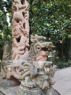 石刻雕龍