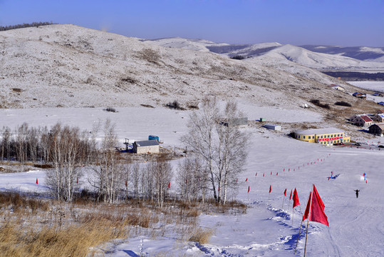 鳳凰山滑雪場邊的小旗