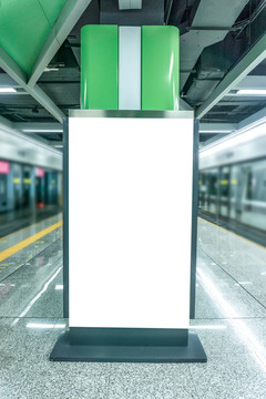 地鐵站空白燈箱廣告