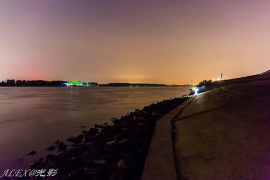 丹陽(yáng)長(zhǎng)江夜景
