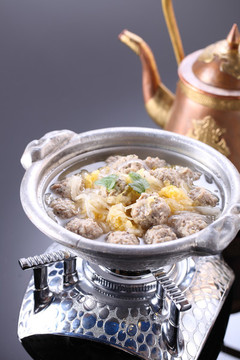 酸菜汆羊肉丸子