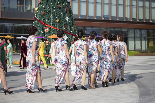 美女傳統(tǒng)服裝