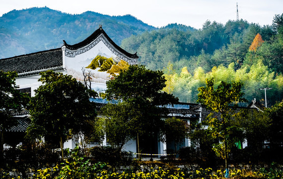 羅田藍天民居