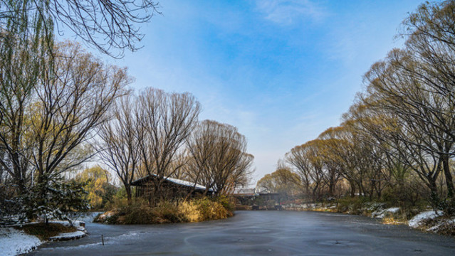 雪天的湖面風(fēng)景