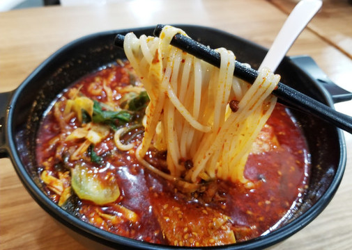 牛肉麻辣米線