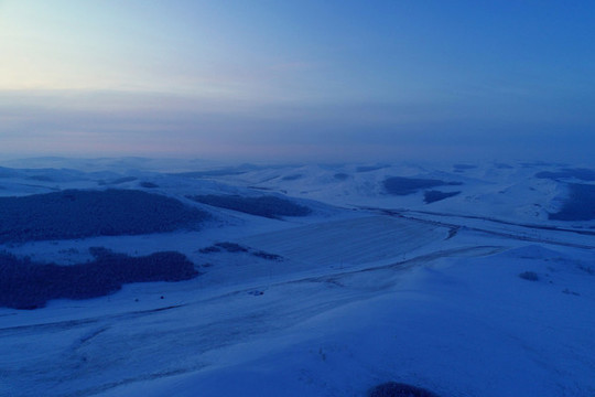 山地雪野朝陽(yáng)